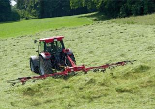Faneuses rotatives Fella TH 790 Hydro