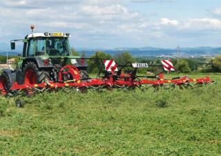 Faneuses rotatives Fella TH 901 Trans