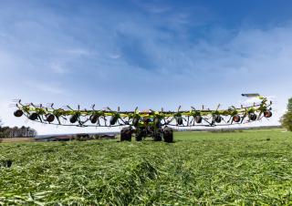 Faneuses rotatives Claas Volto 1500 T 