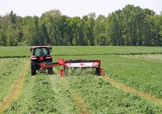 Faucheuse à disque traîné avec conditionneur Kuhn FC 4061 TCD