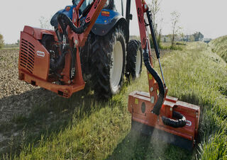 Équipement maintenance  estival Faucheuses pour talus Maschio Camilla 550
