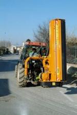 Équipement maintenance  estival Faucheuses pour talus Berti TA 220