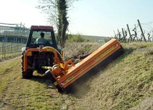Équipement maintenance  estival Faucheuses pour talus Berti TA 220