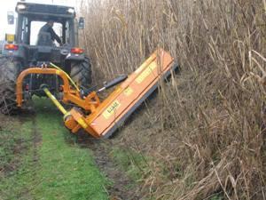 Équipement maintenance  estival Faucheuses pour talus Berti TA/PS 220