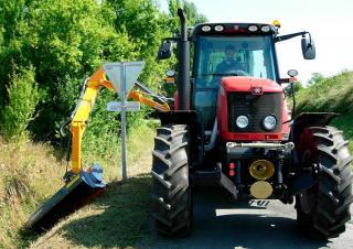 Équipement maintenance  estival Faucheuses pour talus Ferri TKD 560