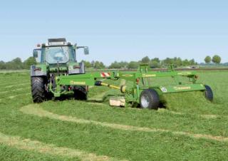 Faucheuse à disque traîné avec conditionneur Krone EasyCut 3600 CV