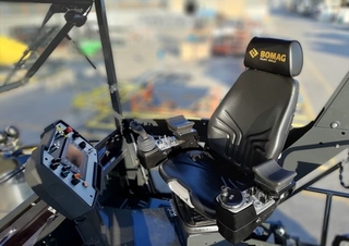Finisseurs de chaussée sur chenilles Bomag BF 800 C 3 S 500