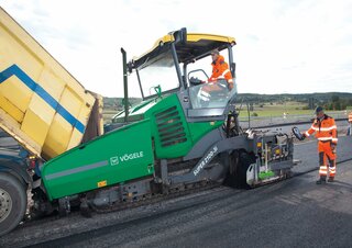Finisseurs de chaussée sur chenilles Vögele Super 2100-3i