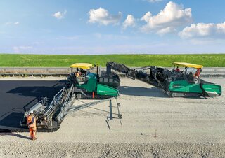 Finisseurs de chaussée sur chenilles Vögele Super 3000-3i