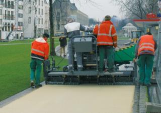 Finisseurs de chaussée sur chenilles Vögele Super 700