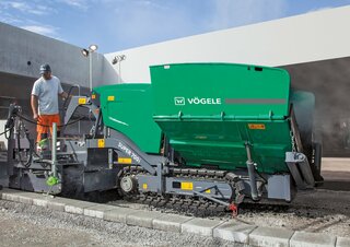 Finisseurs de chaussée sur chenilles Vögele Super 700i