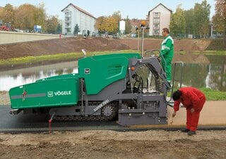 Finisseurs de chaussée sur chenilles Vögele Super 700i