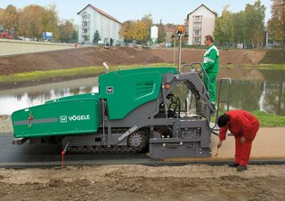 Finisseurs de chaussée sur chenilles Vögele Super 700i