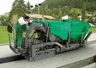 Finisseurs de chaussée sur chenilles Vögele Super 700i