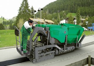Finisseurs de chaussée sur chenilles Vögele Super 800i
