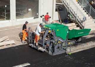 Finisseurs de chaussée sur chenilles Vögele Super 800i