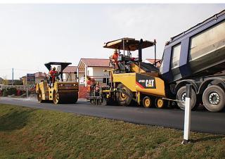 Finisseur d'asphalte sur roues Caterpillar AP600D
