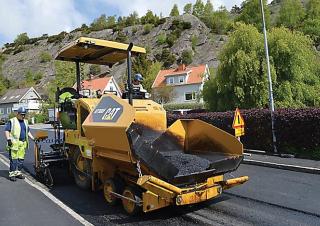 Finisseur d'asphalte sur roues Caterpillar AP300F