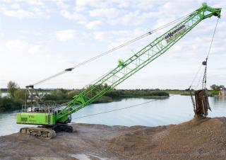 Grues à chenilles - flèche treillis Sennebogen 670E