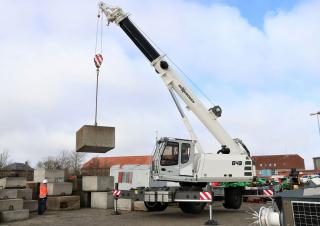 Grues mobiles  télescopiques Sennebogen 643E