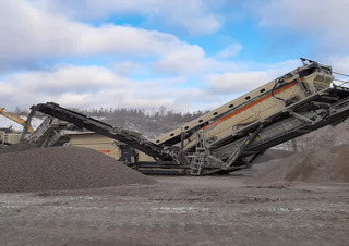 Installation de criblage mobile Metso Lokotrack ST4.10E