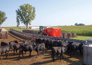 Technologie d'alimentation Mélangeurs alimentaire Kuhn RA 142