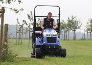 Tondeuses à gazon autoportées et tracteurs de jardin Iseki SXG 326