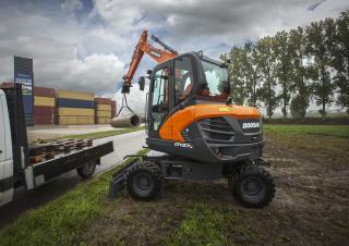 Excavatrice sur pneus Doosan DX57W