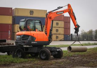 Excavatrice sur pneus Doosan DX57W