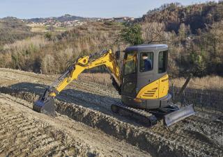 Mini Pelles New Holland E26C
