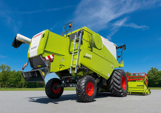 Moissonneuse-batteuses Claas Avero 160