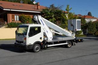 Nacelles télescopiques Nacelles télescopiques sur camion Multitel MT 202 DS