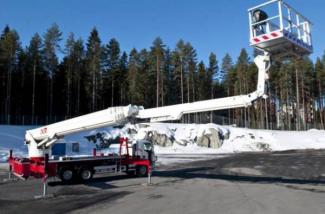 Nacelles télescopiques Nacelles télescopiques sur camion Bronto Skylift S 65 XR
