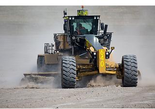 Niveleuses Caterpillar 24