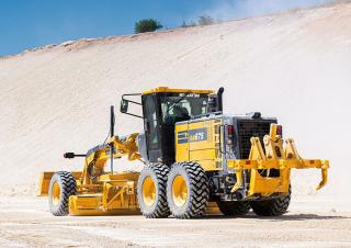 Niveleuses Komatsu GD675-7E0