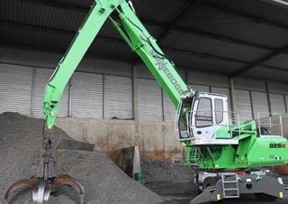 Manipulateurs de matériaux Sennebogen 825M E 