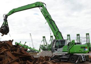 Manipulateurs de matériaux Sennebogen 825M E 