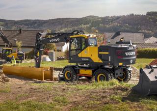 Excavatrice sur pneus Volvo EW180E