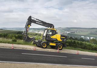 Excavatrice sur pneus Volvo EW180E
