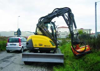 Excavatrice sur chenilles Mecalac 8MCR