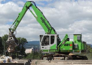 Manipulateurs de matériaux Sennebogen 821R E