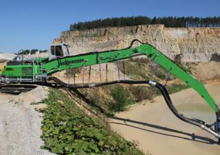 Manipulateurs de matériaux Sennebogen 830R E