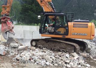 Excavatrice sur chenilles Case CX230D 