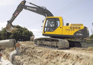 Excavatrice sur chenilles Volvo EC210B
