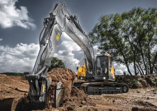 Excavatrice sur chenilles Volvo EC220ELR