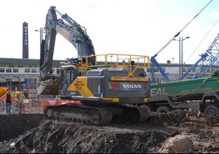Excavatrice sur chenilles Volvo EC380ENL