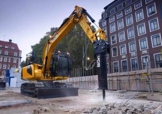 Excavatrice sur chenilles JCB JS130 LC