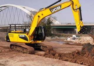Excavatrice sur chenilles JCB JS240SC
