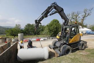 Excavatrice sur pneus Mecalac 714 MW e