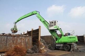 Excavatrice sur pneus Sennebogen 830 M